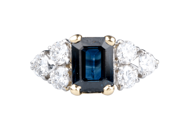 Bague 54 Bague en or blanc, saphir taille émeraude & diamants d’épaules 58 Facettes BG412118-107