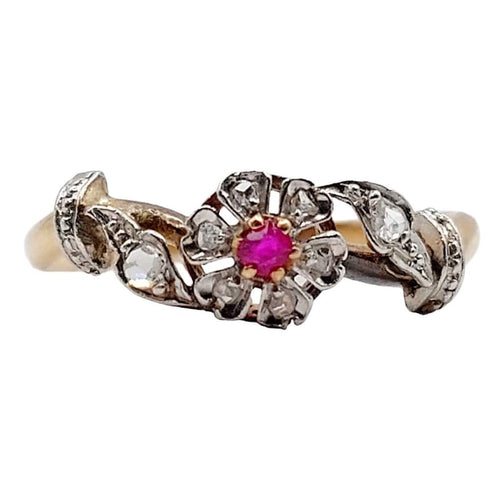 Bague 55 Bague marguerite antique or rose, rubis et diamants (c.1890) 58 Facettes A05453