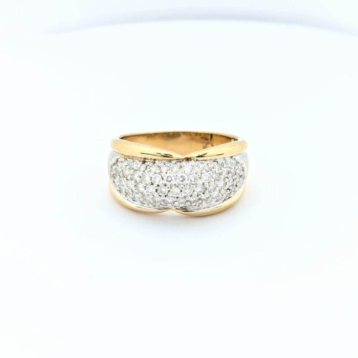 Ring aus Gelbgold und Diamantpavé