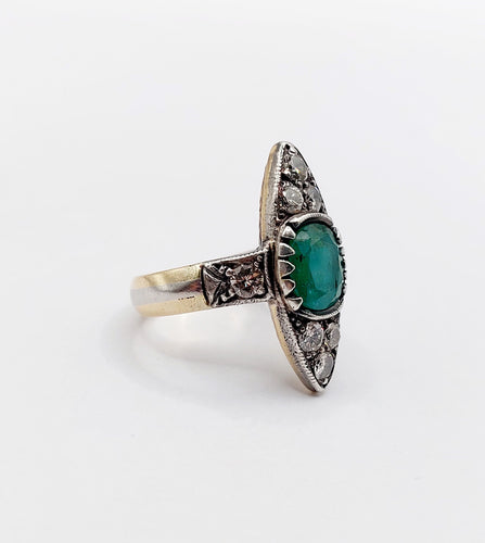 Bague 44 Bague marquise antique or jaune et platine, émeraude et diamants (circa 1920) 58 Facettes A06384