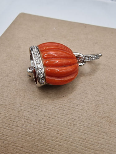Pendentif Pendentif cloche en or blanc 18kt avec diamants et corail 58 Facettes