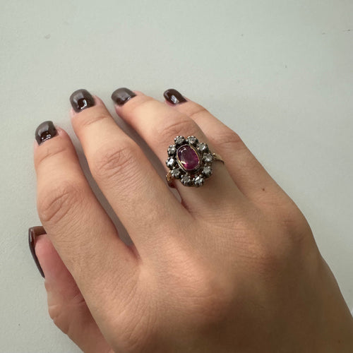 Bague Bague or jaune, rubis et diamants 58 Facettes 33019