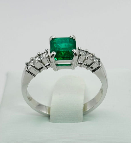 Bague 54 Bague en or blanc avec émeraude et diamants 58 Facettes 50301