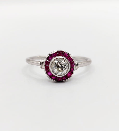 Bague 54.5 Bague cible art deco Platine diamant taille ancienne et rubis synthétiques calibrés (circa 1910) 58 Facettes A05992