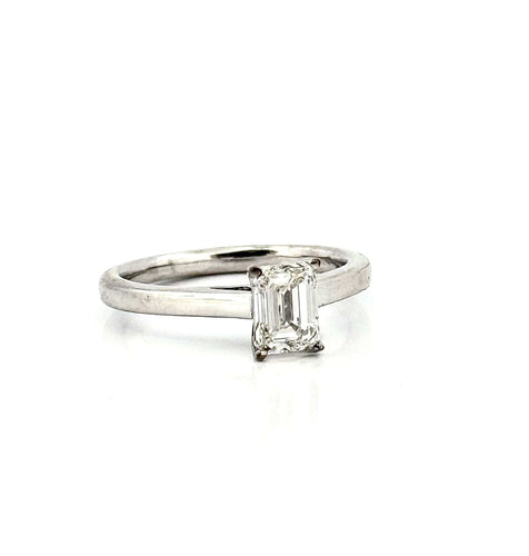 Bague 54 Solitaire en or 18 carats , diamant taille émeraude 58 Facettes