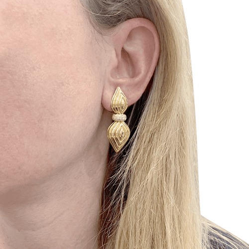 Boucles d'oreilles Boucles d'oreilles O.J. PERRIN, or jaune, diamants. 58 Facettes 34627