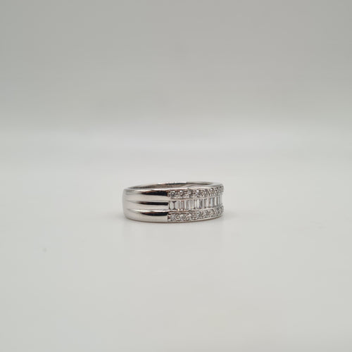 Bague 56.5 Bague or blanc diamants baguettes et ronds 58 Facettes