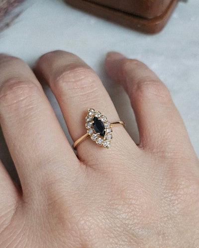 Bague 52.5 Bague marquise saphir et diamants en or jaune 18 carats 58 Facettes 706