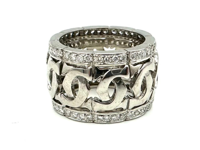 Bague 52 CARTIER. Collection "Entrelacé", bague or blanc et diamants 58 Facettes