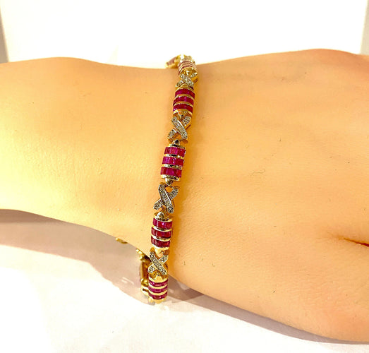 Bracelet Bracelet en or jaune, rubis calibrés et diamants 58 Facettes AB620