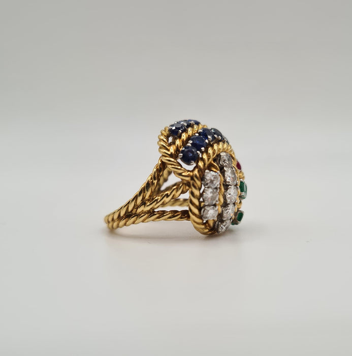 Boucheron - Anillo de diamantes, zafiros, esmeraldas y rubíes, oro amarillo.