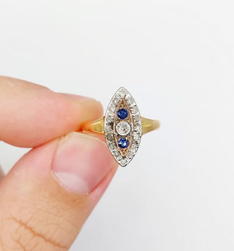 Bague 52.5 Bague marquise antique or jaune et platine, diamants et saphirs 58 Facettes A05575