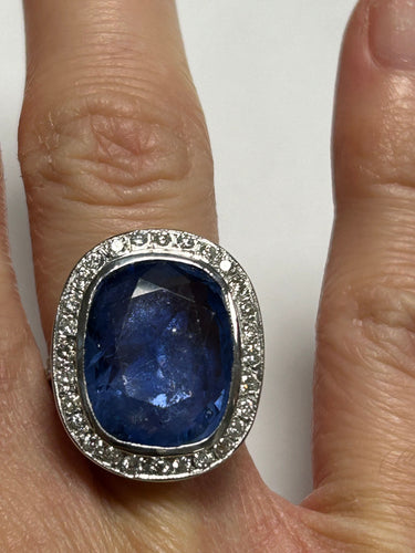 Bague 54 Très belle bague ornée d'un imposant Saphir de CEYLAN NON CHAUFFE 58 Facettes 214520