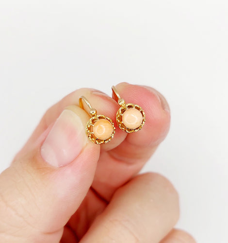 Boucles d'oreilles Dormeuses antique or rose 18k cabochon de corail (circa 1900) 58 Facettes A06119