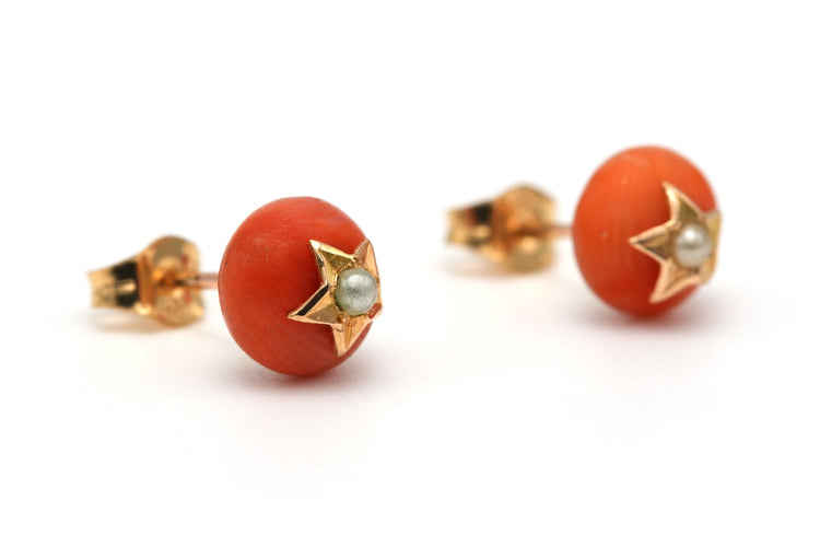 Boucles d'oreilles Boucles d'oreilles Napoléon III en or jaune serties de perles et de corail 58 Facettes 22002