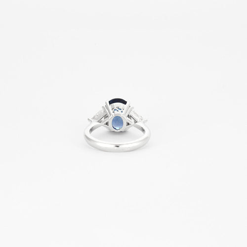 Bague 53.5 Bague or blanc, saphir bleu de Ceylan et diamants 58 Facettes