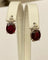 Boucles d'oreilles Boucles d'oreilles puces exquises en or blanc, serties d'un rubis rouge de 4,32 carats et de diamants 58 Facettes