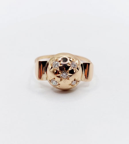 Kulet kuppelring i roségull, stjerneinnfattet diamant (ca. 1950) 