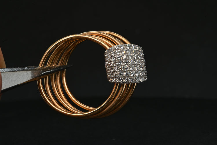 Bague 52 Bague en or rose ornée de diamants 58 Facettes