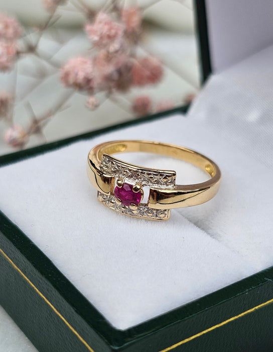 Ruby Ring Yellow gold