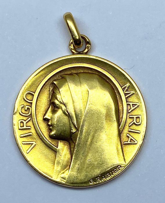 Medalla de oro amarillo que representa el Virgen María, firmado G. Rabier