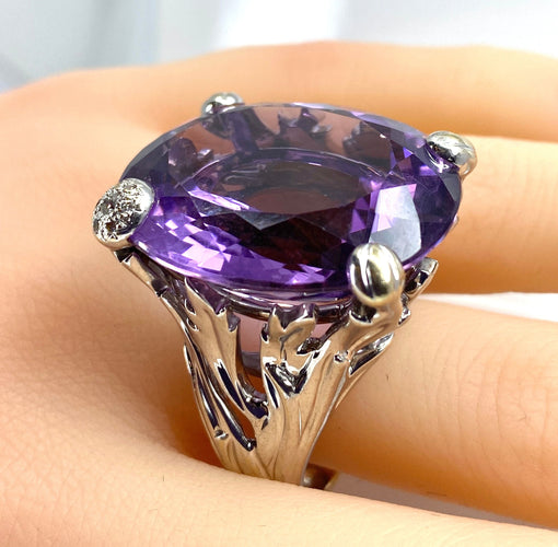 Bague 60 DIOR - Bague or blanc, grand modèle MISS DIOR, améthyste et diamants 58 Facettes AB638