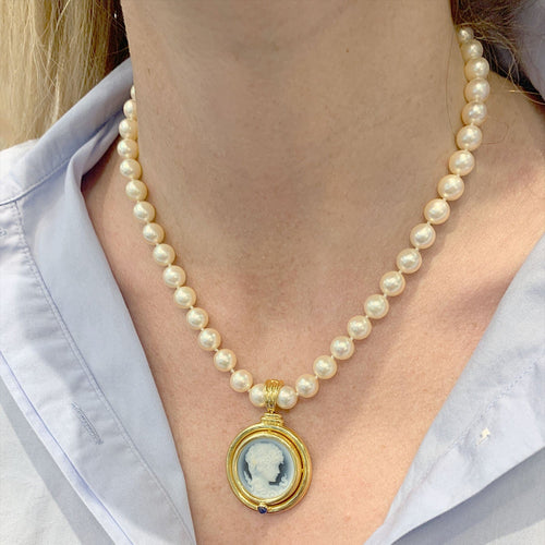 Collier Collier or jaune, perles de culture, camée onyx. 58 Facettes 34595