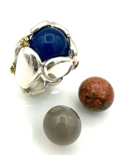 Bague 55 GILBERT ALBERT. Bague scuplture en argent et or 18K 58 Facettes