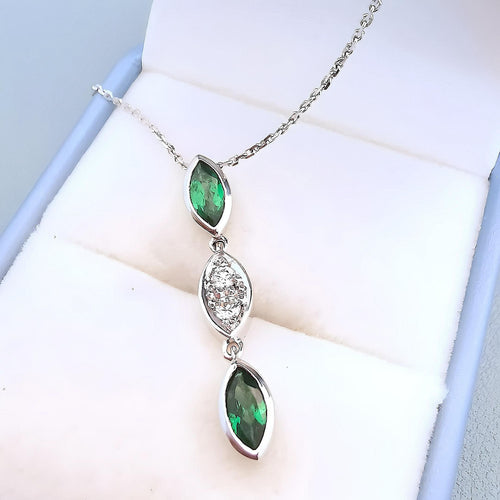 Collier Collier ras du cou - diamants - grenats verts - or blanc 58 Facettes AA 1725