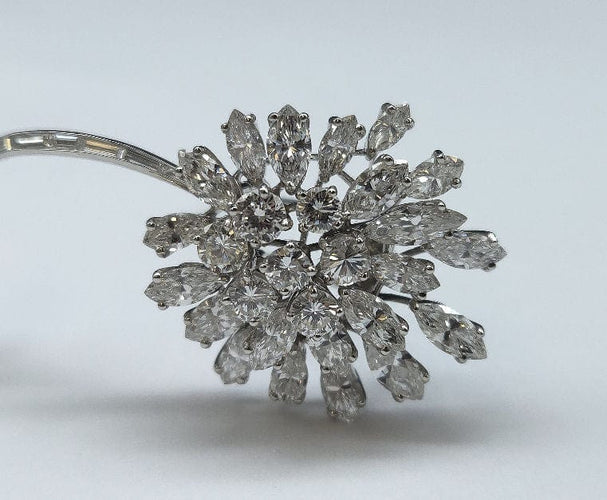 Broche BROCHE MOTIF FLORAL PLATINE ET DIAMANTS 58 Facettes 250194