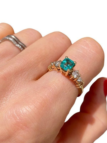 Bague 51.5 Bague vintage or jaune sertie d'une émeraude et de diamants 58 Facettes