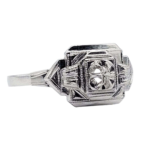 Bague 53 Bague art deco or blanc 18k ornée d'un diamant rond dans une monture géométrique finement travaillée (circa 1930) 58 Facettes A04979