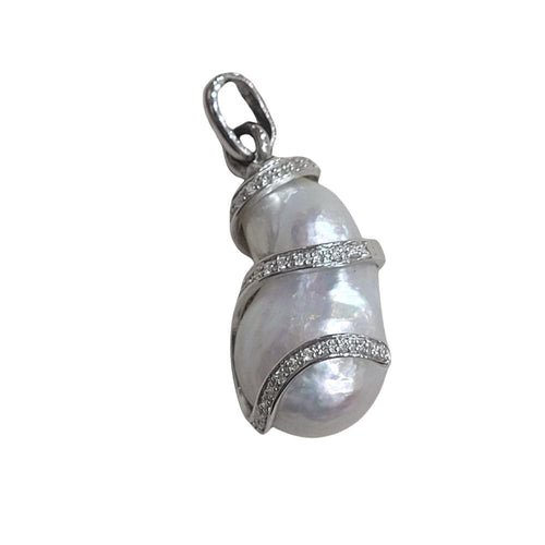 Pendentif Pendentif en perle blanche australienne et diamants taille brillant 58 Facettes T199
