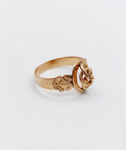 Bague 54.5 Bague chevalière victorienne or rose, décorations finement ciselées (circa 1890) 58 Facettes A04854