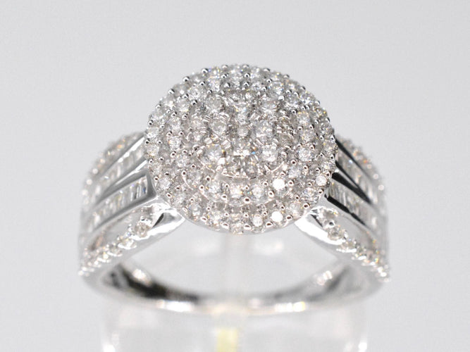 Bague 54 Bague entourage en or blanc avec diamants 58 Facettes 2079