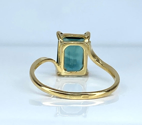 Ring i gult guld og grøn turmalin