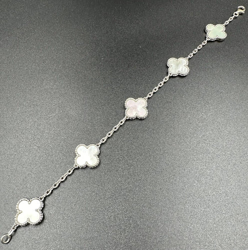 Bracelet VAN CLEEF & ARPELS. Collection "Alhambra Vintage", bracelet or blanc 18K et nacre 58 Facettes