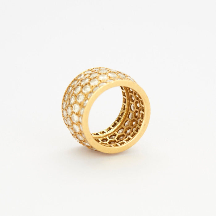 CARTIER - Anillo de oro amarillo pavimentado con diamantes.