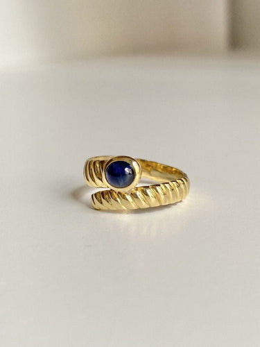 Bague 53 Bague godronnée serpent en or jaune 18k et saphir cabochon 0,55 ct 58 Facettes