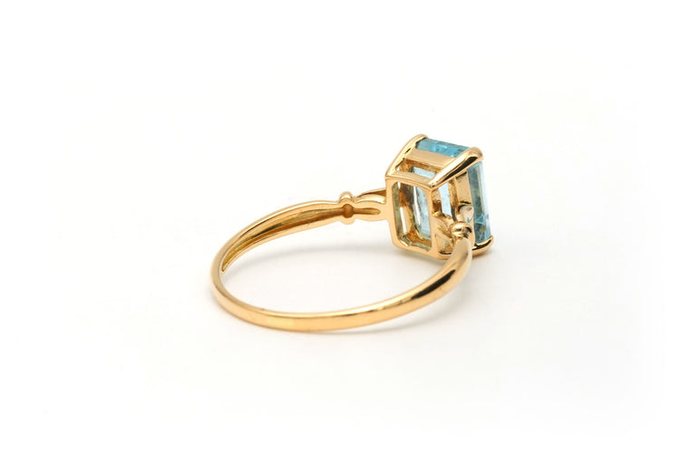 Bague 52 Bague contemporain en or jaune sertie d'une topaze 58 Facettes B566