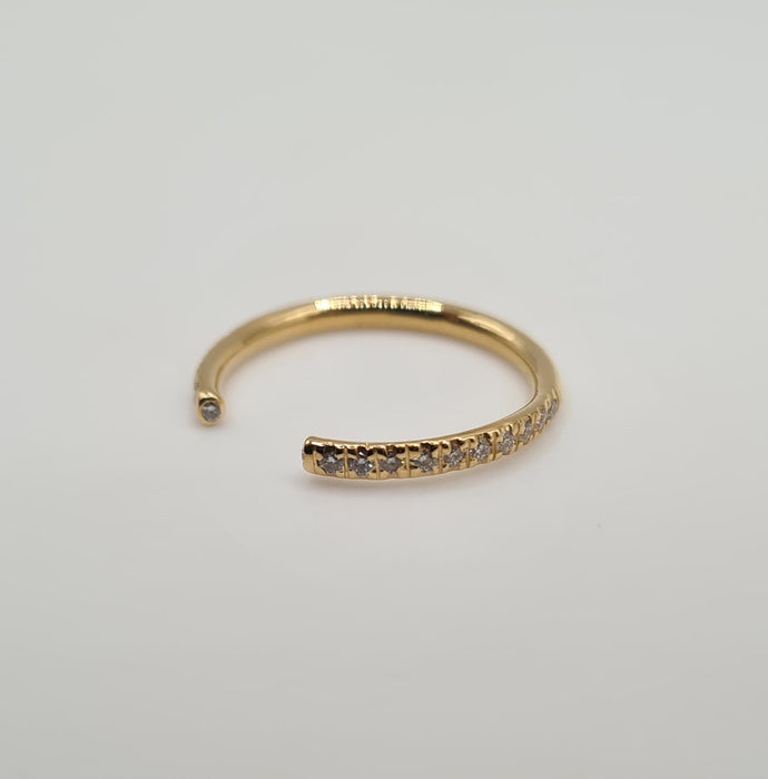 Yellow gold ring set with diamonds
