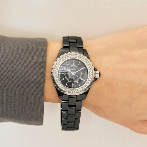 Montre CHANEL - J12 - Montre Céramique noire et diamants 58 Facettes 250279
