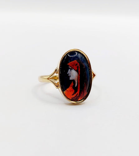 Bague 53 Bague Art Nouveau Limoges or jaune, plaque émaillée à la jeune fille (circa 1910) 58 Facettes A06387