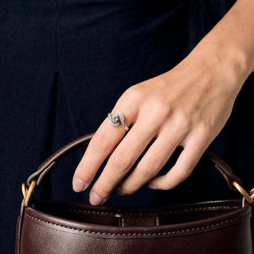 Bague 56.5 Bague en or jaune, gris, topaze et diamants 58 Facettes ROD3526