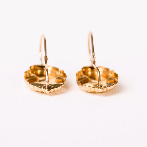 Boucles d'oreilles Boucles d'oreilles dormeuses anciennes en or jaune ciselé 58 Facettes