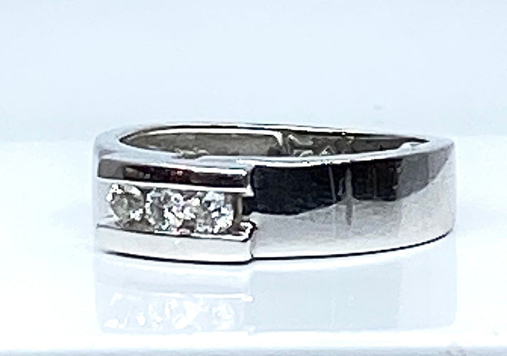 Bague 49 Bague en or blanc 18 carats, trilogie 3 diamants 58 Facettes AB532