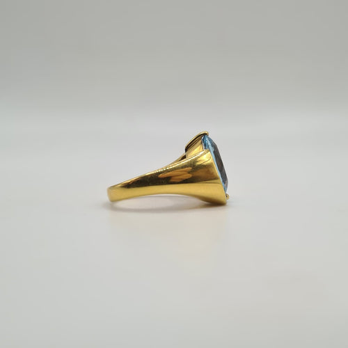 Prsten ze žlutého zlata 18 karátů osazený modrým topazem a diamanty 