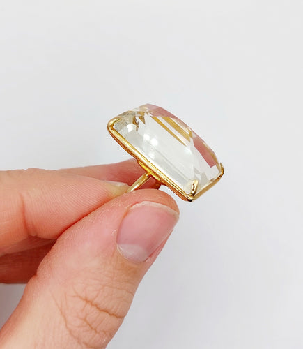 Vintage cocktail ring in 18k gold and yellow stone 