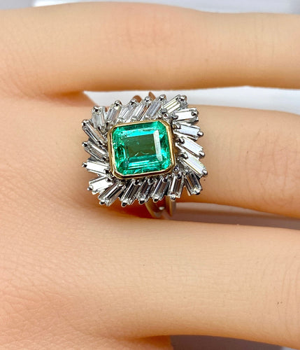 Bague 51 Bague en or jaune et platine, émeraude et diamants baguettes 58 Facettes AB619