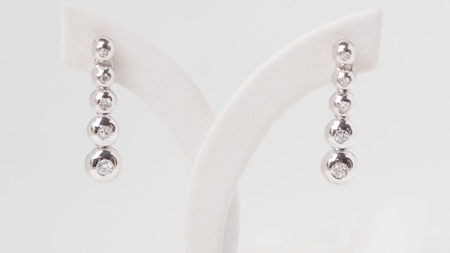 Boucles d'oreilles 21 mm Boucles d'oreilles en or blanc et diamants en chute 58 Facettes 31399